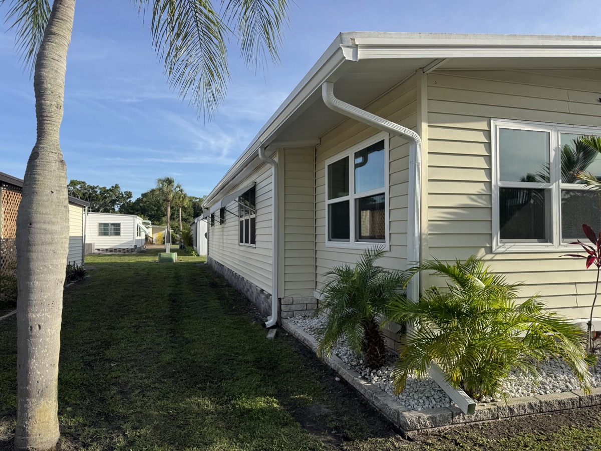 Seamless gutter installation