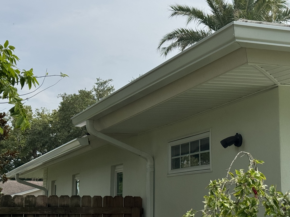 White seamless gutter installation